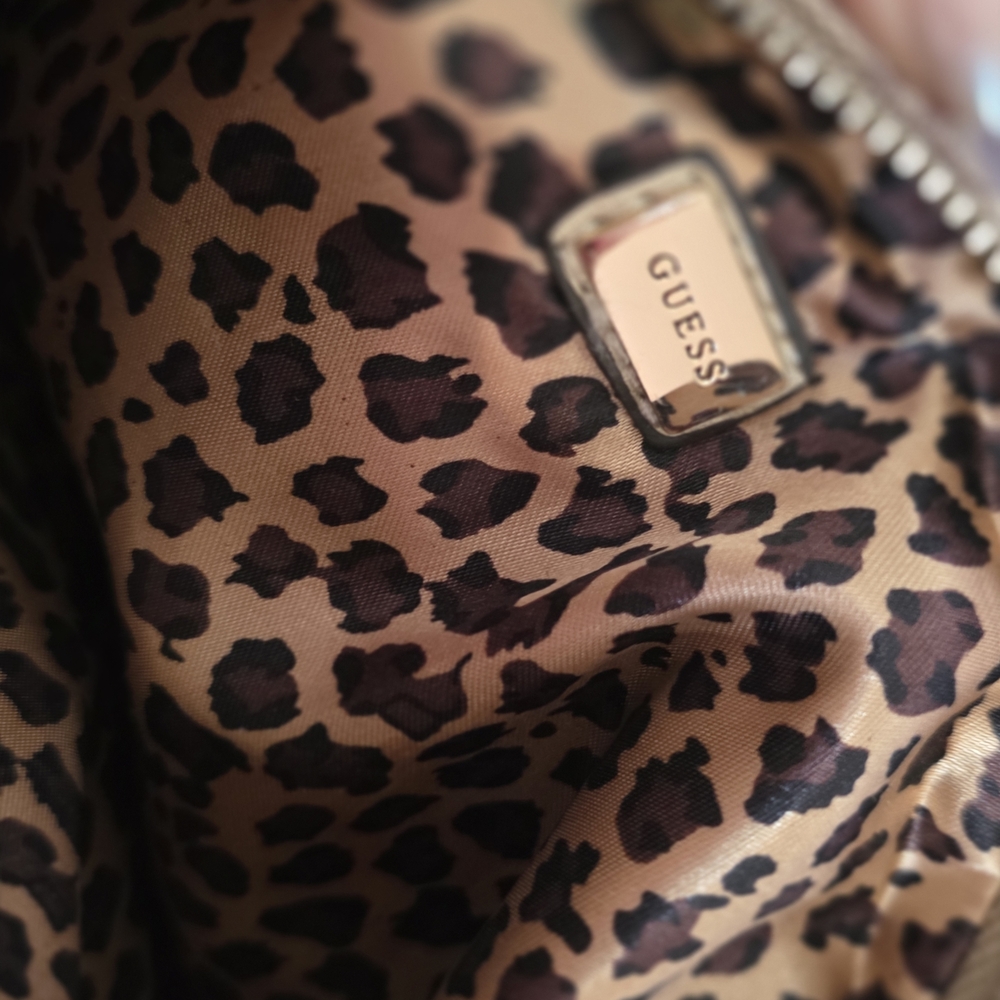 GUESS Patterned Women's Fanny Pack - Picture 6 of 6